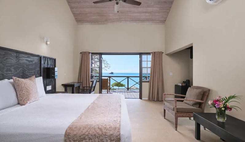 antigua-holidays-hawksbill-royal-palm-beachfront-room-king-interior